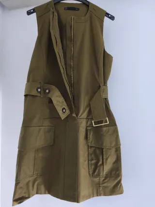 Vestido caqui con cinturón y bolsillos