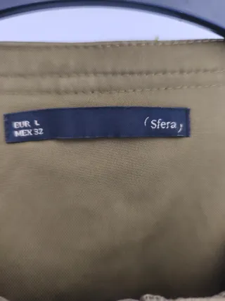 Vestido caqui con cinturón y bolsillos