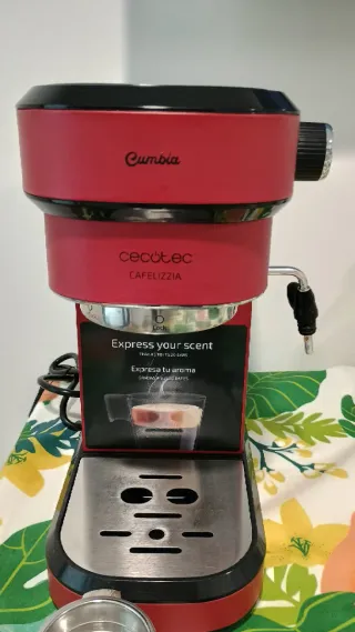 Cafetera Cecotec Cafelizzia