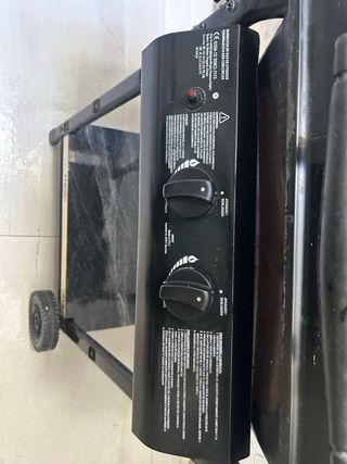 Barbacoa de gas negra