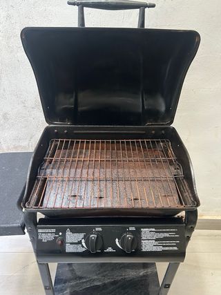 Barbacoa de gas negra