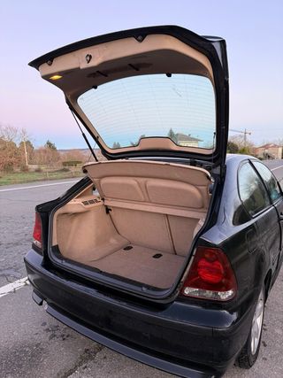 BMW 320d Compact 150cv • Cuero • Buen estado