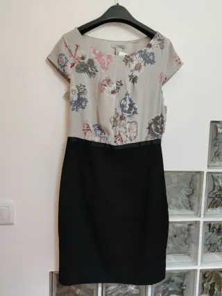 Vestido floral gris y negro talla S