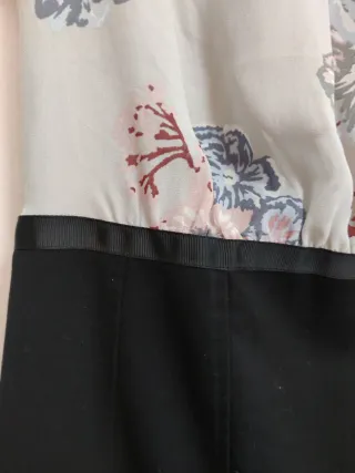 Vestido floral gris y negro talla S