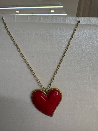 Collana con ciondolo a cuore rosso