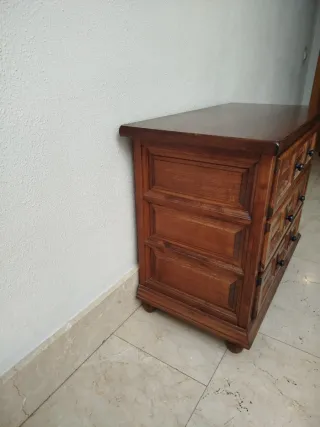 Cómoda de madera con 3 cajones