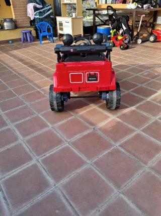 Coche eléctrico infantil Toyota Rojo