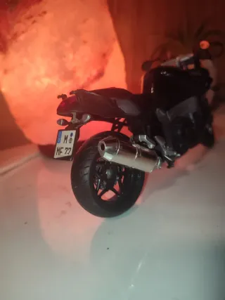 BMW K 1300 R Moto Negra y Gris a escala