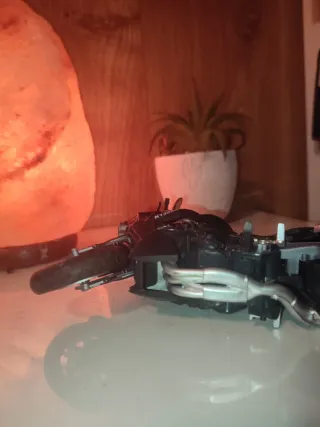 BMW K 1300 R Moto Negra y Gris a escala