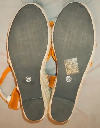 Cuñas Marrones con Nudo