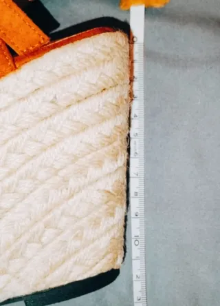 Cuñas Marrones con Nudo