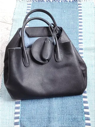 Borsa nera con manici + portamonete