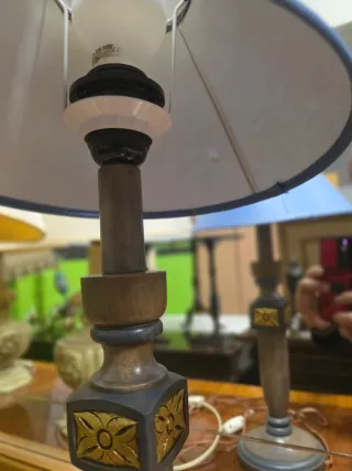 Lámpara de mesa madera y tela azul