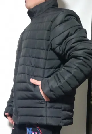 Chaqueta acolchada hombre negra