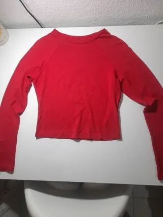 Camiseta roja manga larga estampado cruz