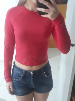 Camiseta roja manga larga estampado cruz