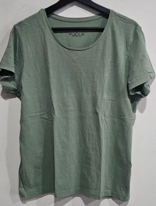 .Lote de tres camisetas, talla L.