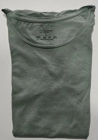 .Lote de tres camisetas, talla L.