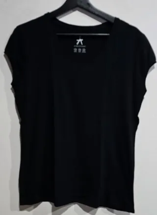 .Lote de tres camisetas, talla L.