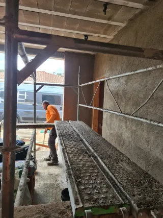 Busco trabajo de ayudante de albañilería