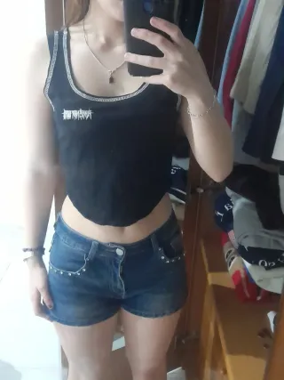 Top negro Shein tirantes costura blanca