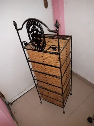 Cajonera de mimbre y metal
