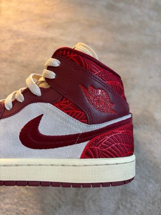 Air Jordan 1 Mid SE Tiki Leaf