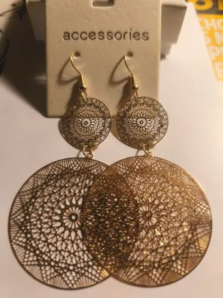 Pendientes largos dorados
