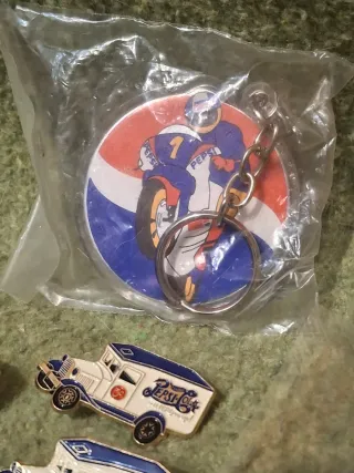 Lote Pins y Llavero Vintage Pepsi