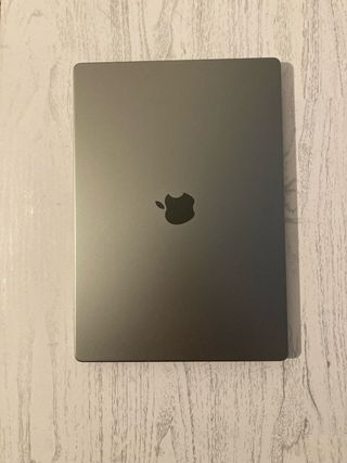 MacBook Pro 16 M2 Max 32GB 1TB - línea en pantalla