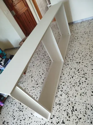 Librería blanca de Madera