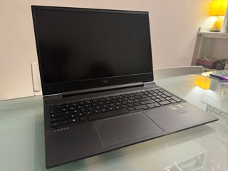 HP Victus 16 PC + alimentatore