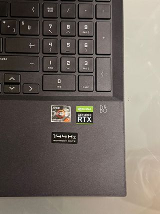 HP Victus 16 PC + alimentatore