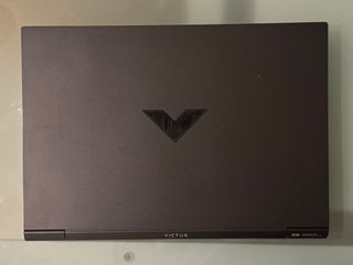 HP Victus 16 PC + alimentatore