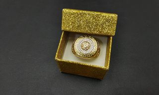 sello oro 18k con piedra con circonita