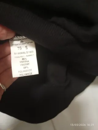 Sudadera con volantes y corazón