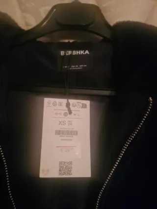 Cazadora pelo Bershka negra XS