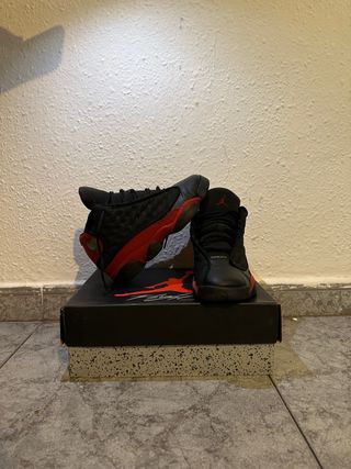 Zapatillas Jordan Retro 13  Negras y Rojas