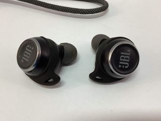 in-ear jbl reflect aero