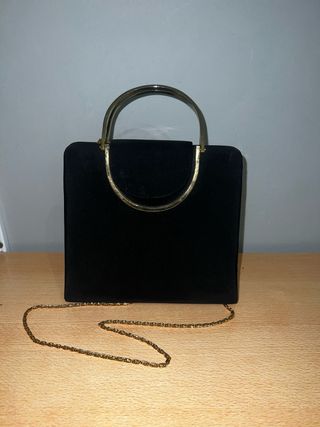 Bolso Negro con Cadena Dorada