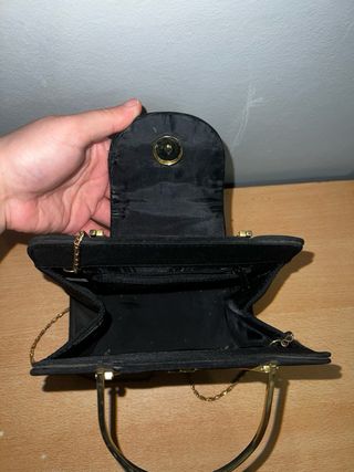 Bolso Negro con Cadena Dorada