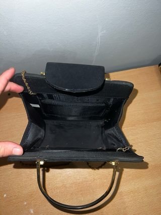 Bolso Negro con Cadena Dorada