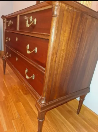 Cómoda antigua restaurada madera y cristal