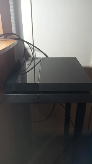 PS4 (PlayStation 4) Negra + Mando