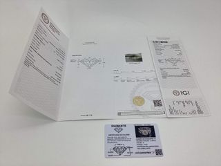 sello oro 18k con diamante de laboratorio