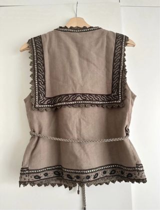 Chaleco bordado Zara beige talla única