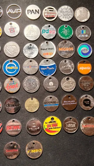 58 gettoni esteri in metallo tutti diversi