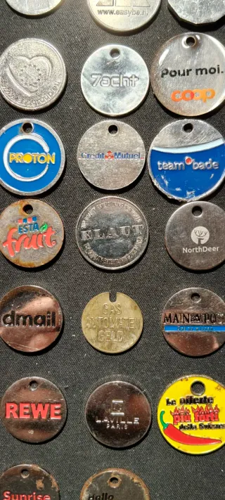 58 gettoni esteri in metallo tutti diversi