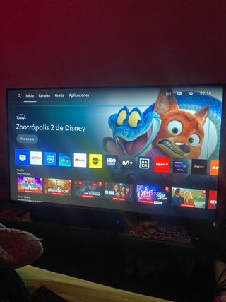 Televisor Philips + PS4 + Barra de sonido