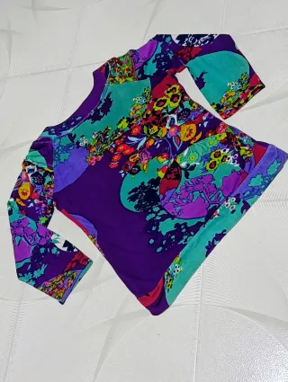 Camiseta floral multicolor estilo boho talla 42